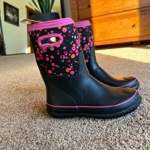 NWT youth Bogs size 6 winter boot